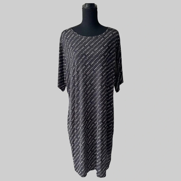 PRETTYLITTLETHING Plus Black Oversized T Shirt  Dress - Picture 3 of 16